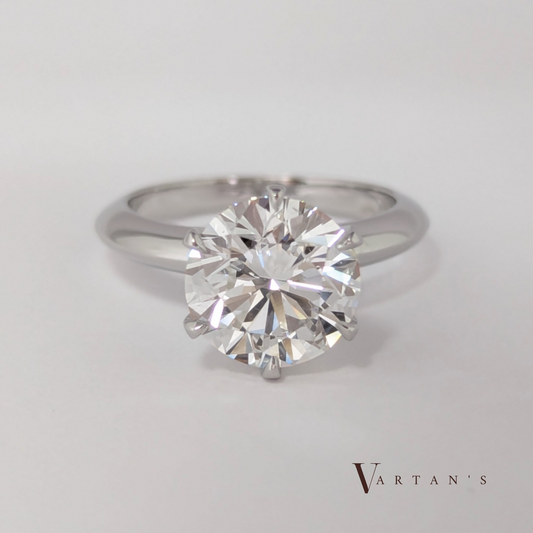 Round Diamond Engagement Ring